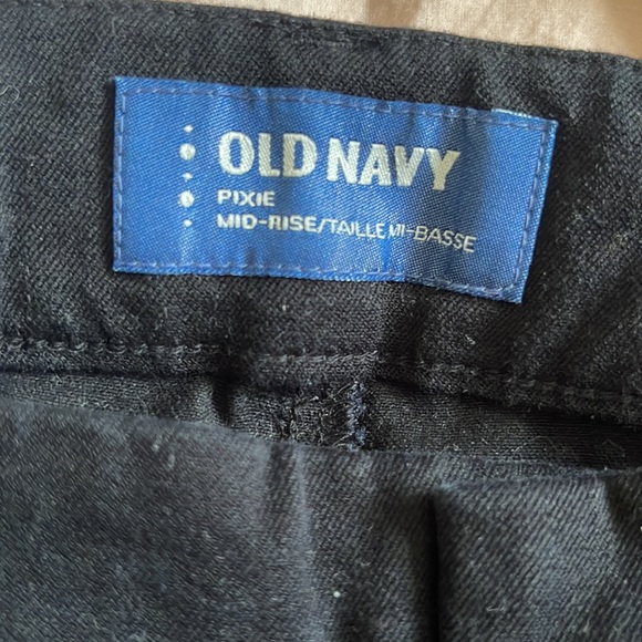 Old Navy Pixie Mid Rise skinny pants - Picture 2 of 4